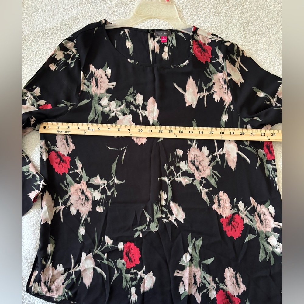 Vince Camuto Women’s Flared Sleeves Black,Red,Blouse Floral Print Size XL - Picture 2 of 7